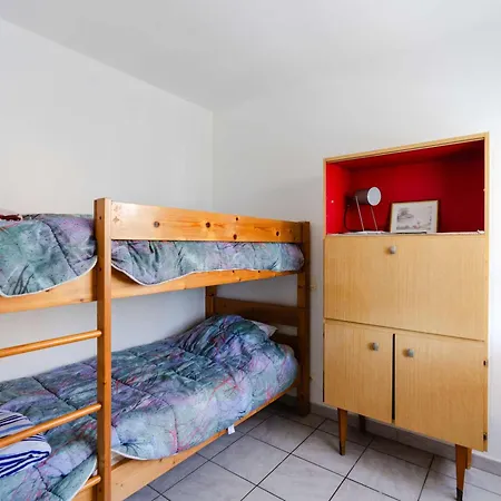 Villa Maison De à 300m De La Avec 3 Chambres, Parking Privé Et Jardin équipé - Fr-1-409-267