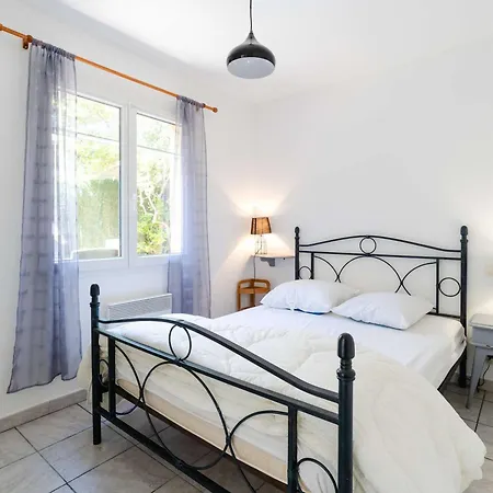 Villa Maison De A 300m De La Avec 3 Chambres, Parking Prive Et Jardin Equipe - Fr-1-409-267 *