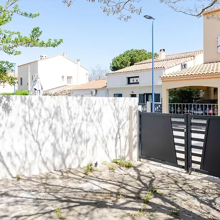 Villa Maison De à 300m De La Avec 3 Chambres, Parking Privé Et Jardin équipé - Fr-1-409-267 *