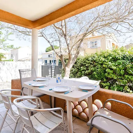 Maison De à 300m De La Avec 3 Chambres, Parking Privé Et Jardin équipé - Fr-1-409-267 Fleury (Aude)