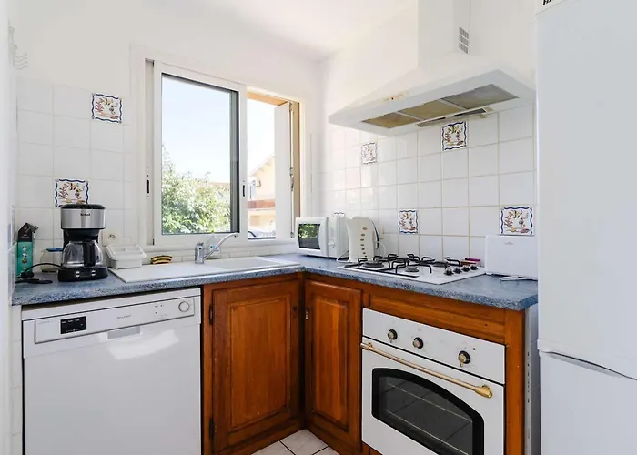 Villa Maison De A 300m De La Avec 3 Chambres, Parking Prive Et Jardin Equipe - Fr-1-409-267