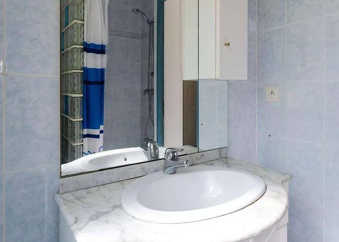 Maison De A 300m De La Avec 3 Chambres, Parking Prive Et Jardin Equipe - Fr-1-409-267 * Fleury (Aude)