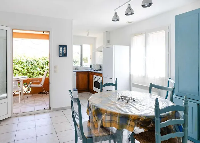 Villa Maison De A 300m De La Avec 3 Chambres, Parking Prive Et Jardin Equipe - Fr-1-409-267 Fleury (Aude)