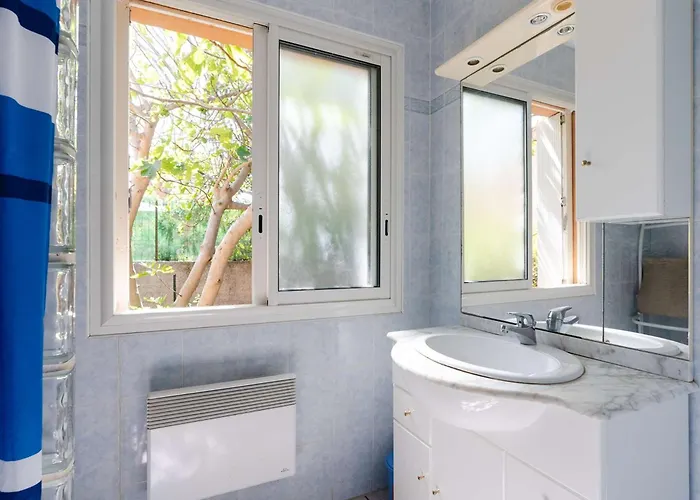 Villa Maison De A 300m De La Avec 3 Chambres, Parking Prive Et Jardin Equipe - Fr-1-409-267 Fleury (Aude)